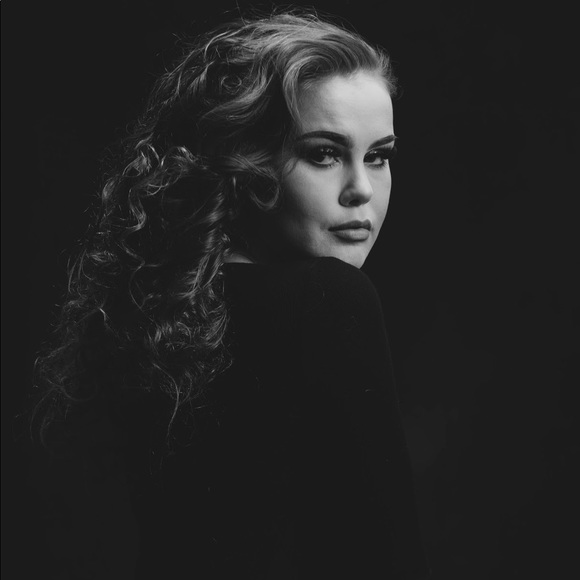 Meet your Posher, Sierra - Picture 1 of 1